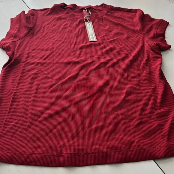 SKIMS soft lounge Short Sleeve Tee
Color BRICK - Picture 2 of 3